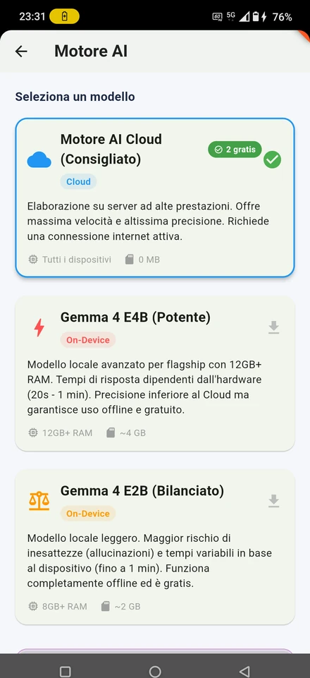Schermata Motore AI: scelta fra il modello cloud e due modelli locali Gemma con requisiti di RAM e peso del download